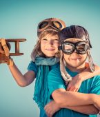 Qual idade mínima para viajar sozinho de avião?